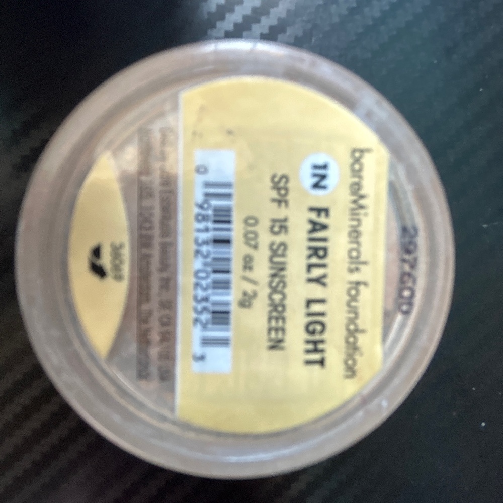 Bare minerals Fairly Light Foundation